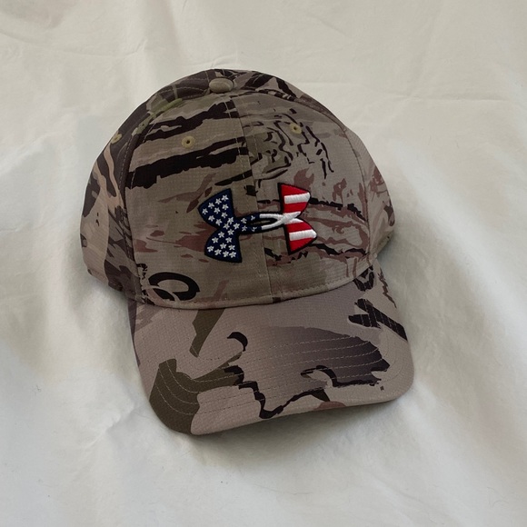 Under Armour Camo Cap with American Flag Logo - Picture 1 of 3